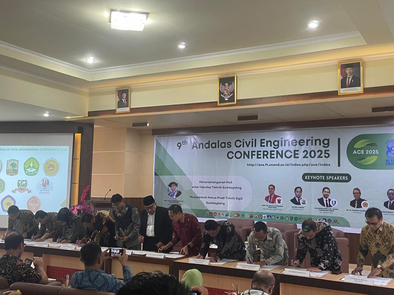 Penandatanganan MoA Jejaring Sumatera Bagian Tengah - SEMNAS UNAND